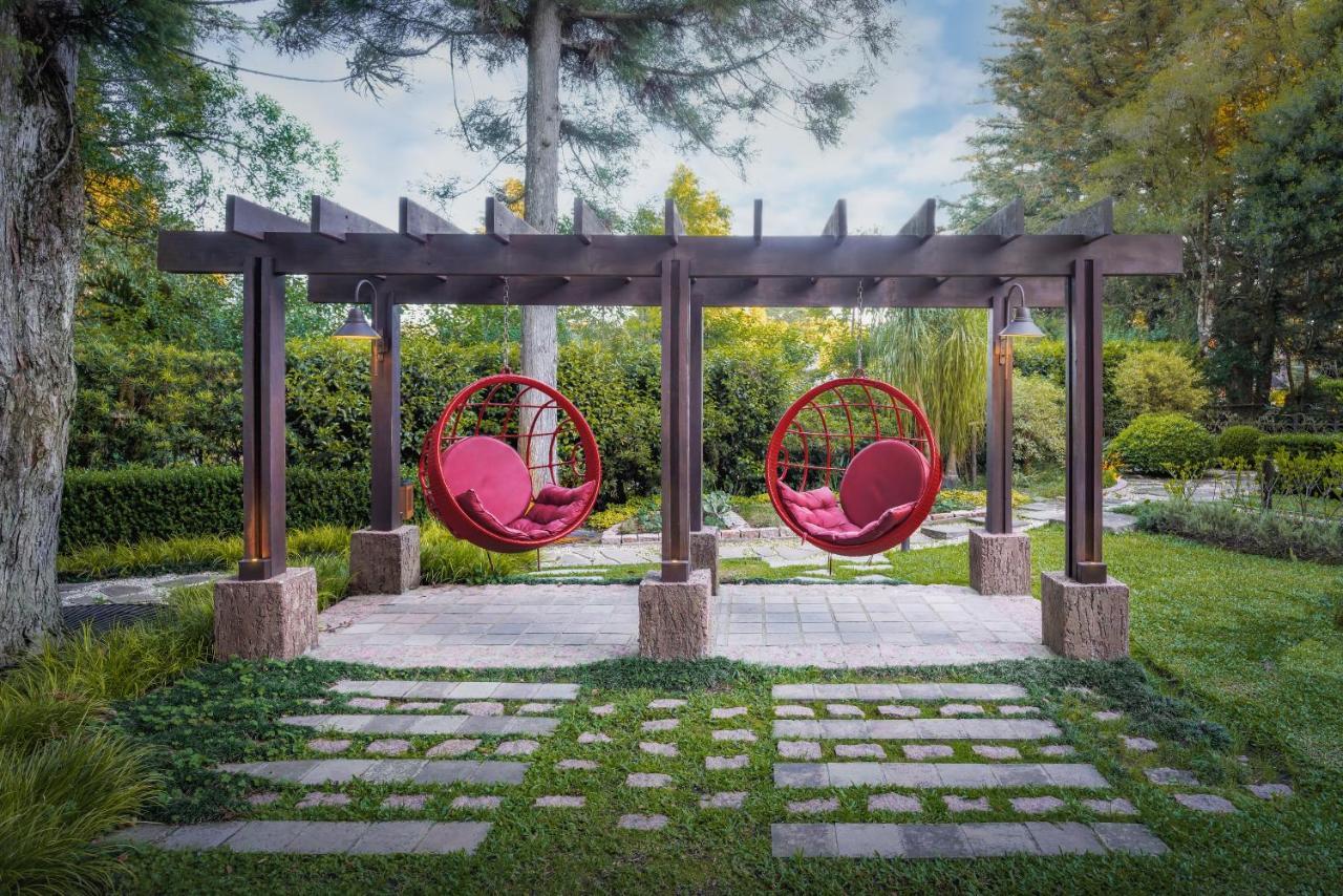 Bavaria Sport Hotel Gramado Ngoại thất bức ảnh Pergola with hanging chairs