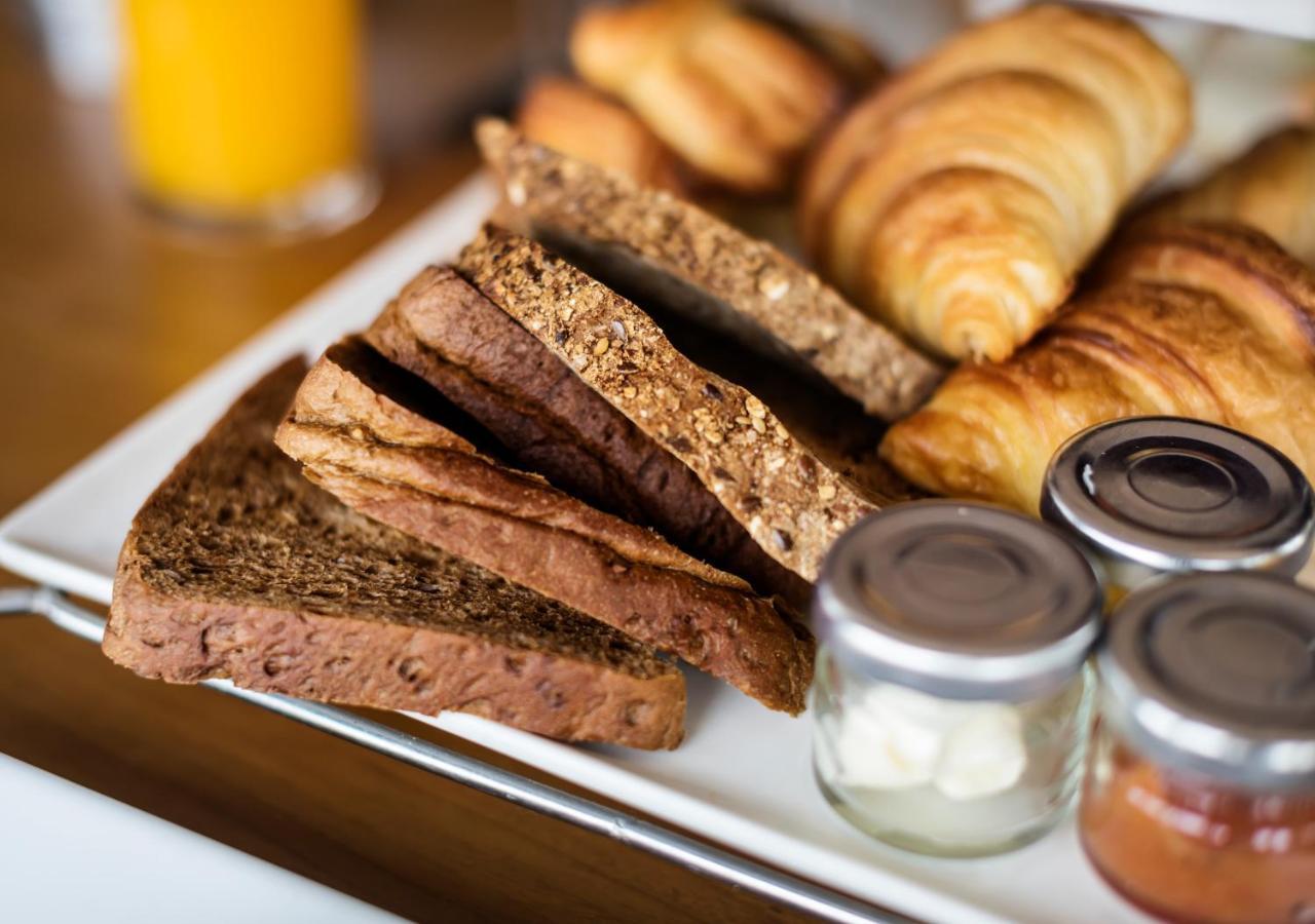 Bavaria Sport Hotel Gramado Ngoại thất bức ảnh Croissants and other breakfast pastries