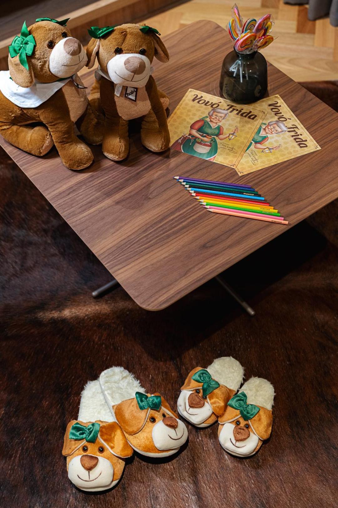 Bavaria Sport Hotel Gramado Ngoại thất bức ảnh A table with a melamine laminate top
