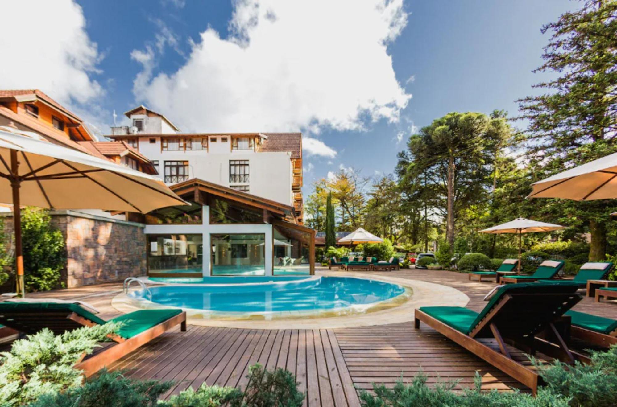 Bavaria Sport Hotel Gramado Ngoại thất bức ảnh The swimming pool at the hotel